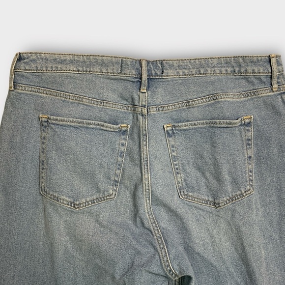 Hollister Ultra High Rise Dad Jean Split Hem - Picture 5 of 8